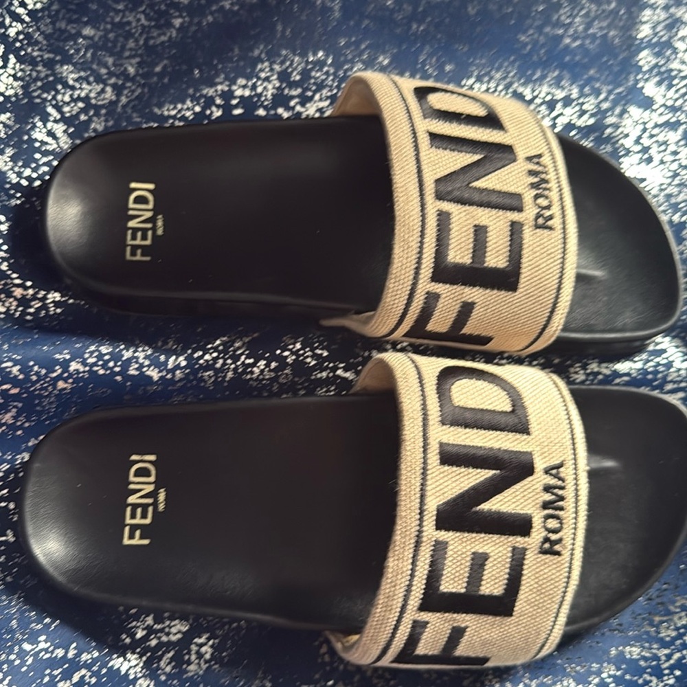 NWOT Fendi Slides